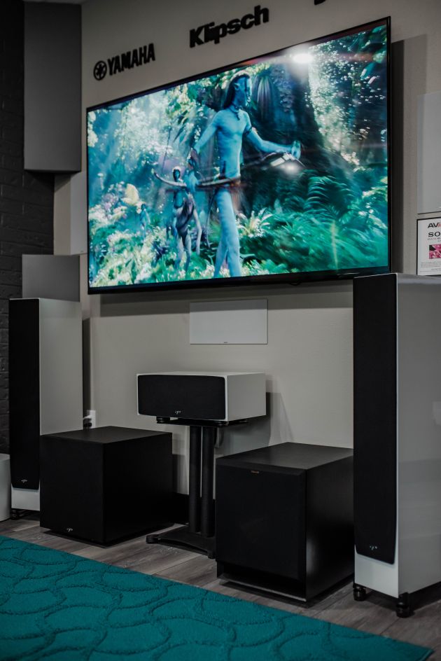 Home theater display with Yamaha and Klipsch setup